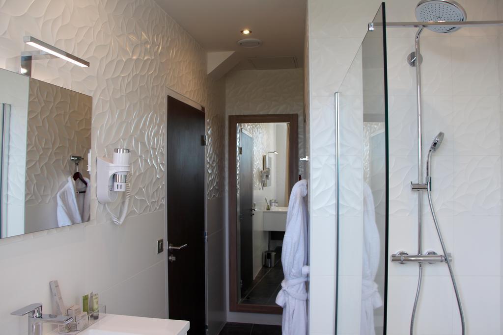 Hotel L'Esturgeon Poissy Kültér fotó