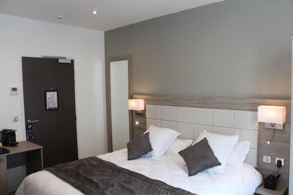 Hotel L'Esturgeon Poissy Kültér fotó