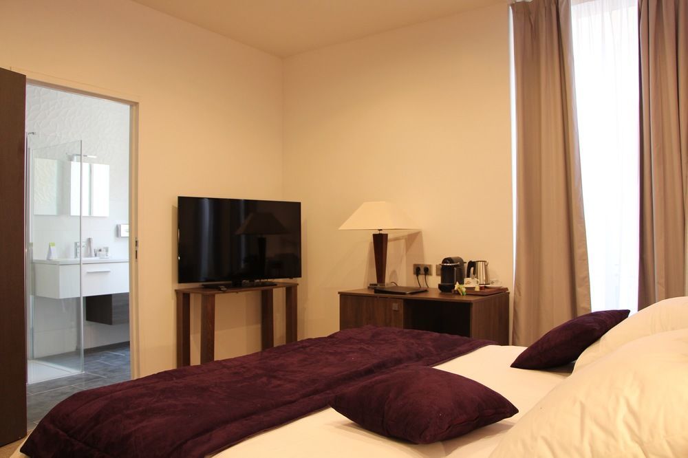 Hotel L'Esturgeon Poissy Kültér fotó