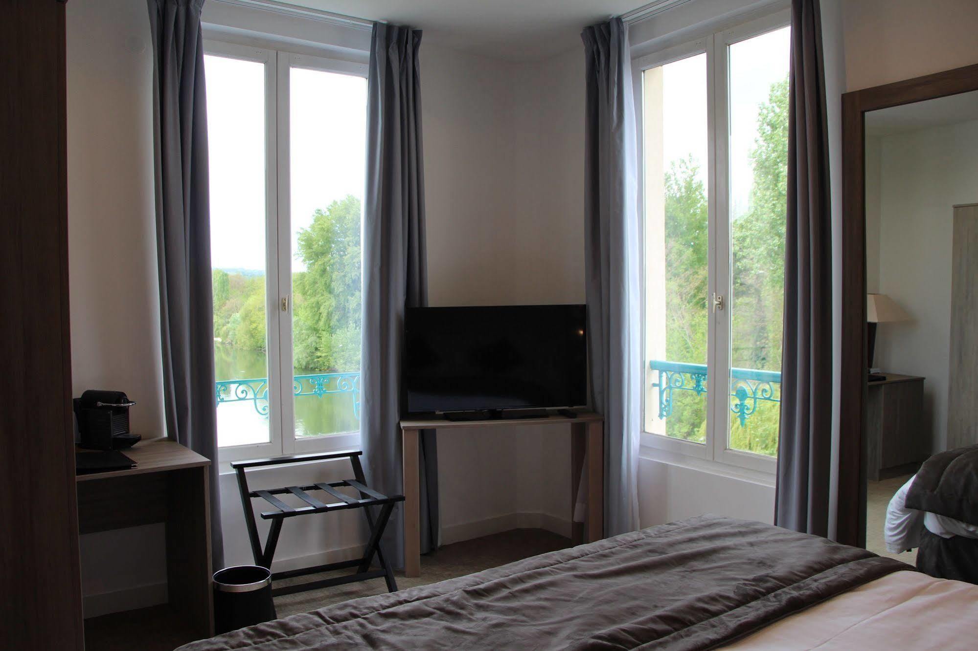 Hotel L'Esturgeon Poissy Kültér fotó