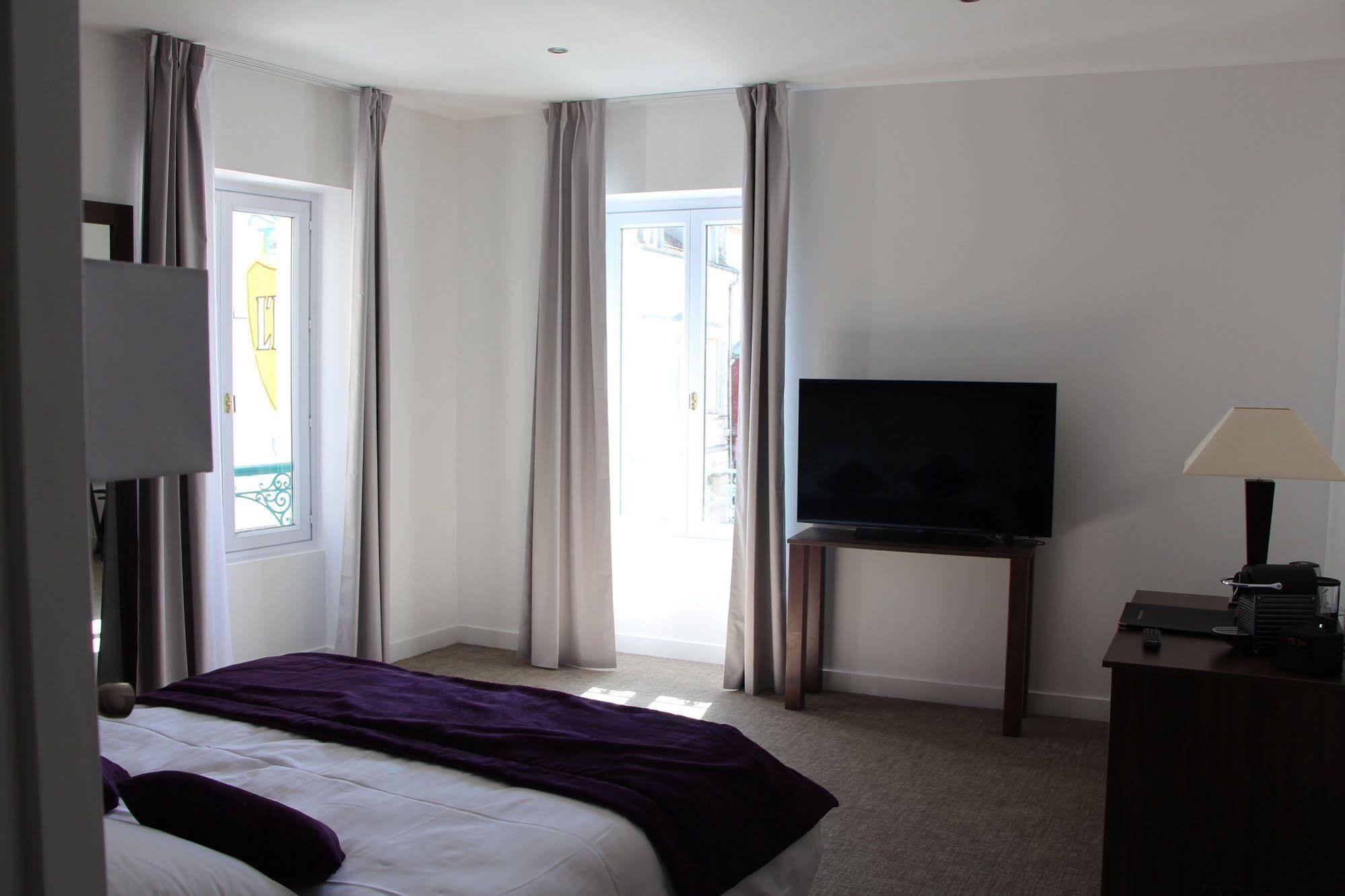 Hotel L'Esturgeon Poissy Kültér fotó