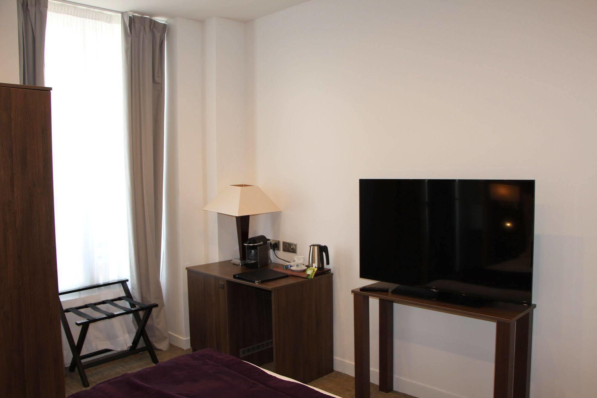 Hotel L'Esturgeon Poissy Kültér fotó