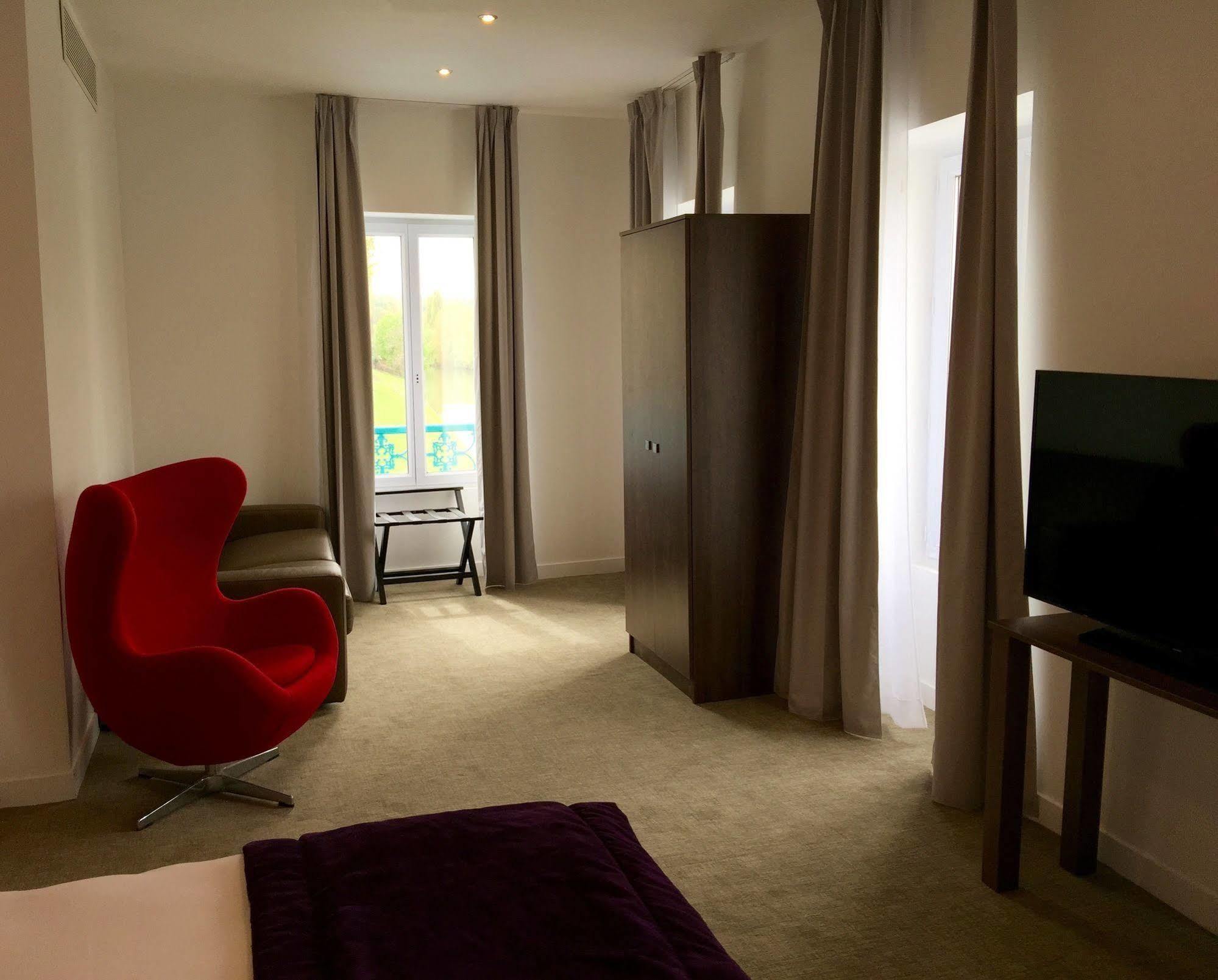 Hotel L'Esturgeon Poissy Kültér fotó