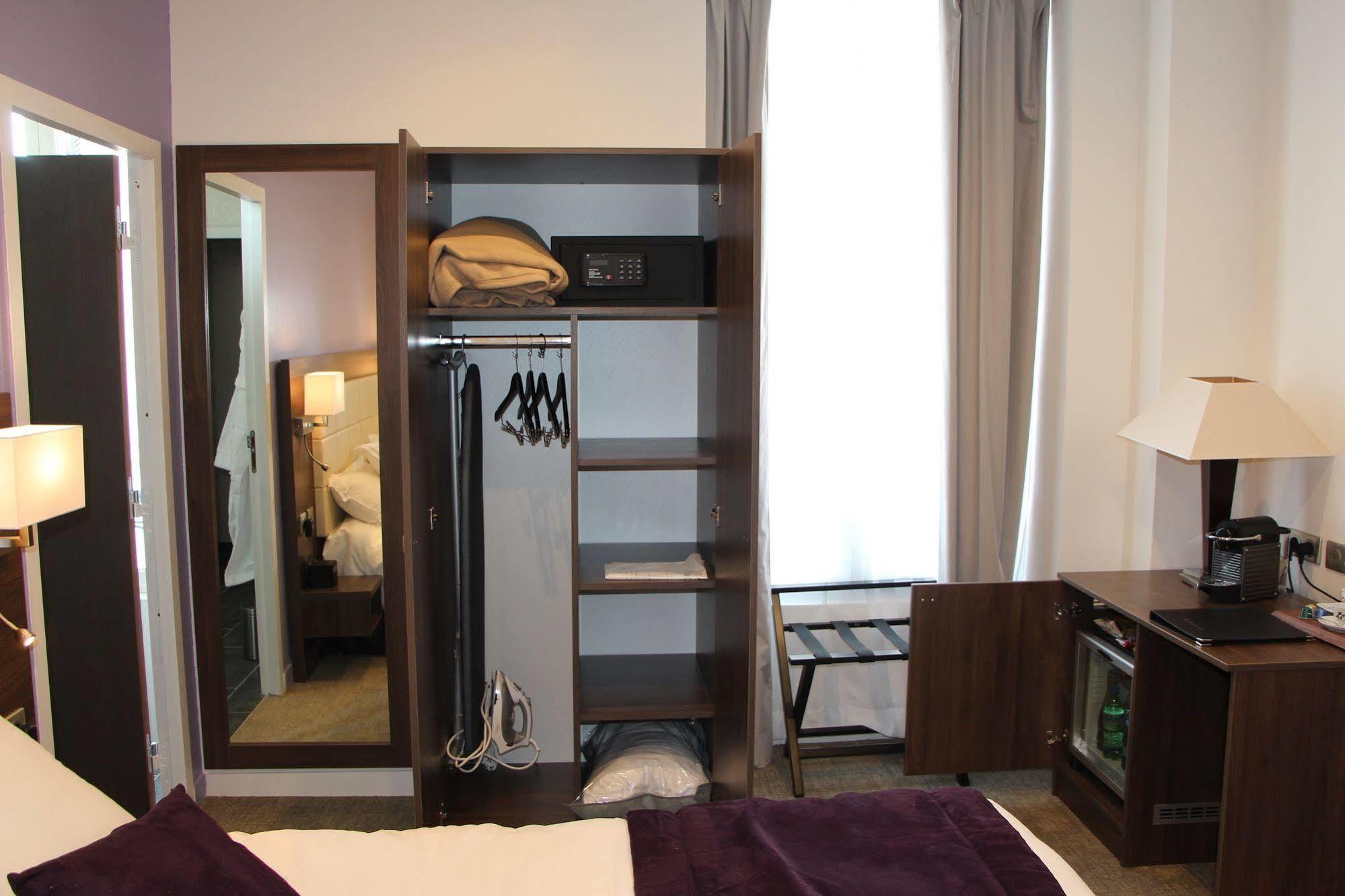 Hotel L'Esturgeon Poissy Kültér fotó