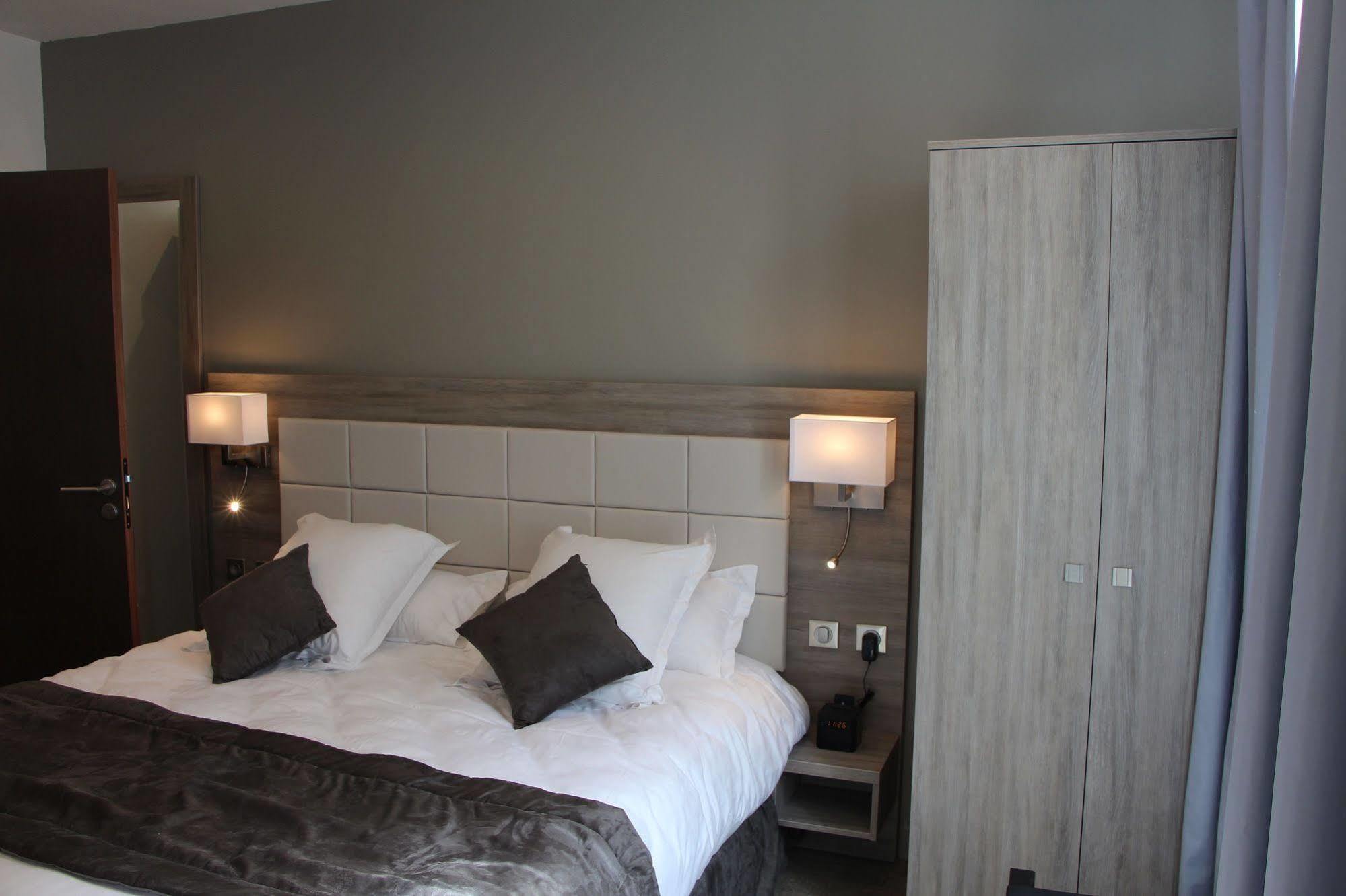 Hotel L'Esturgeon Poissy Kültér fotó