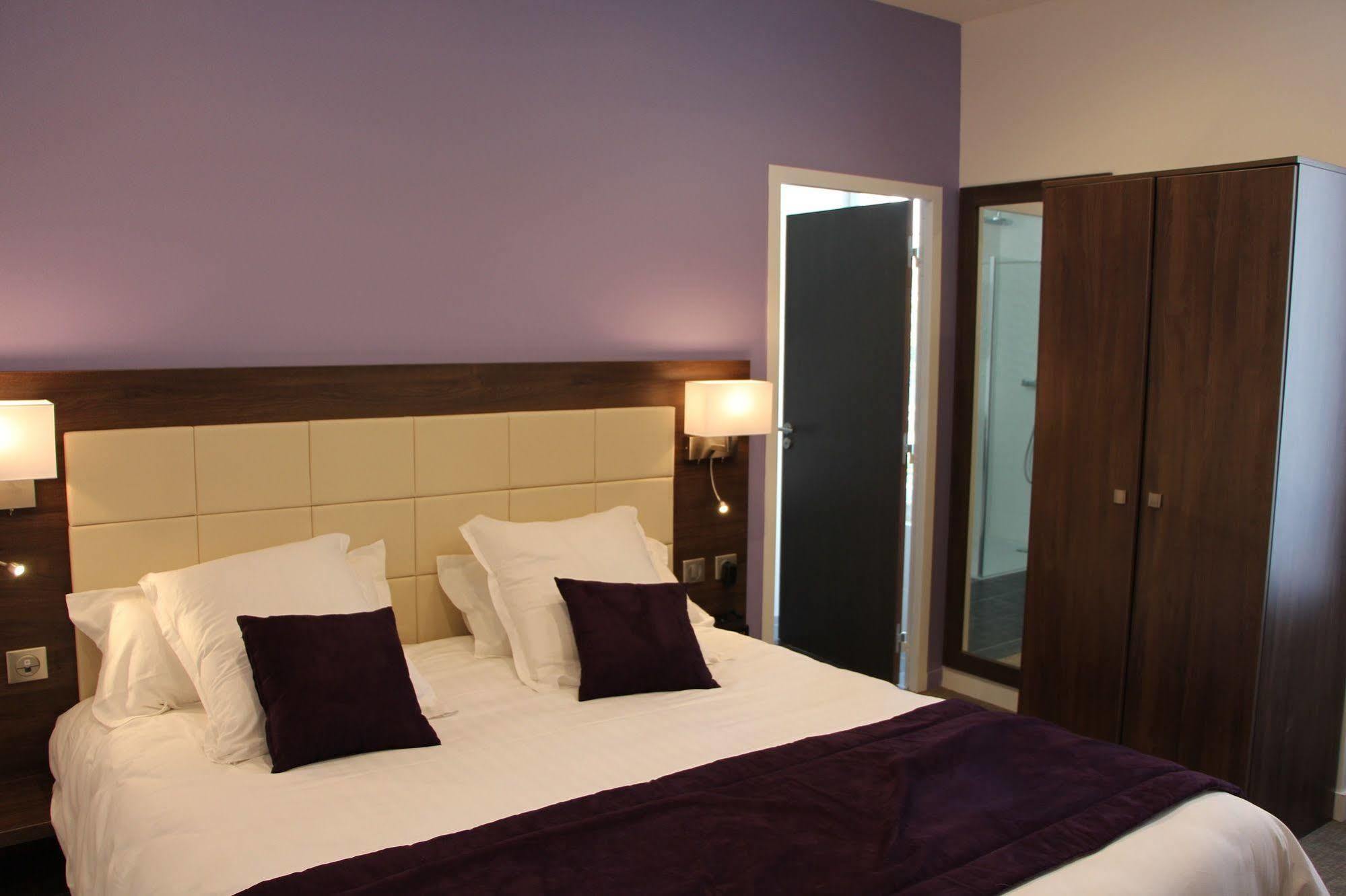Hotel L'Esturgeon Poissy Kültér fotó