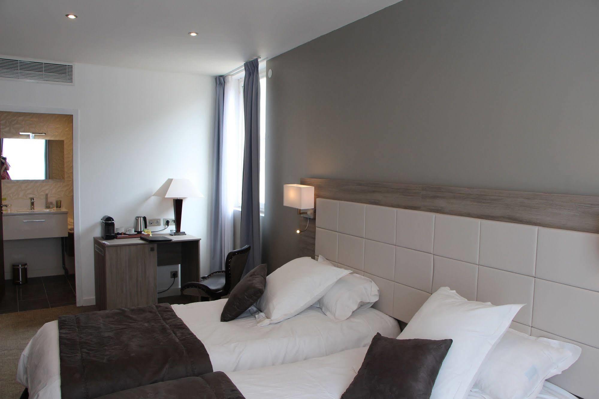 Hotel L'Esturgeon Poissy Kültér fotó