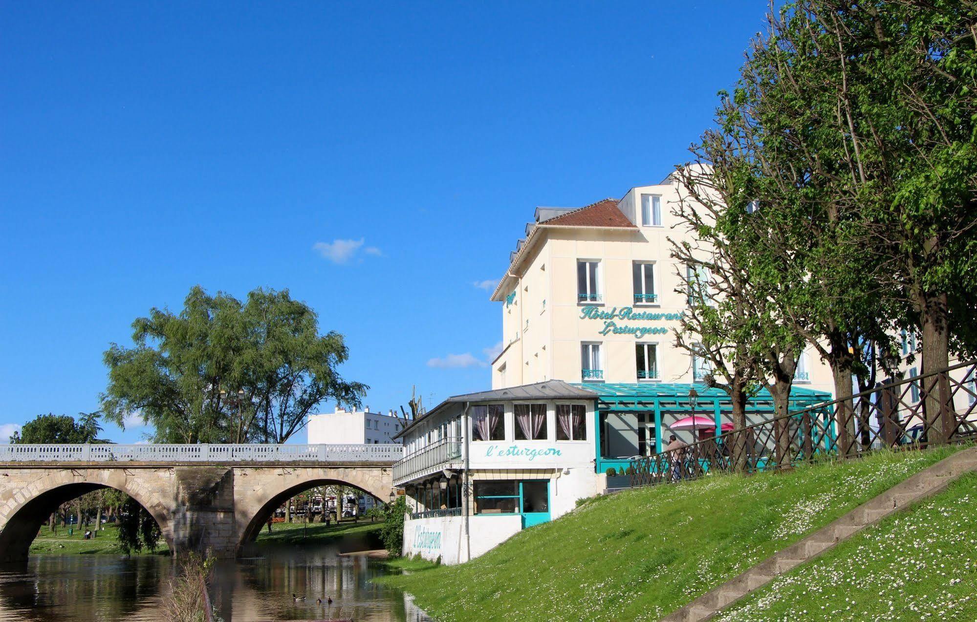 Hotel L'Esturgeon Poissy Kültér fotó